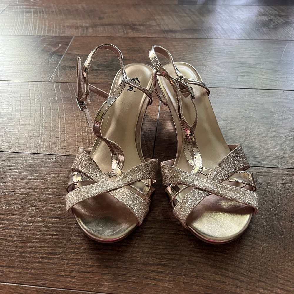 FIONI Clothing Gold Glitter Heels